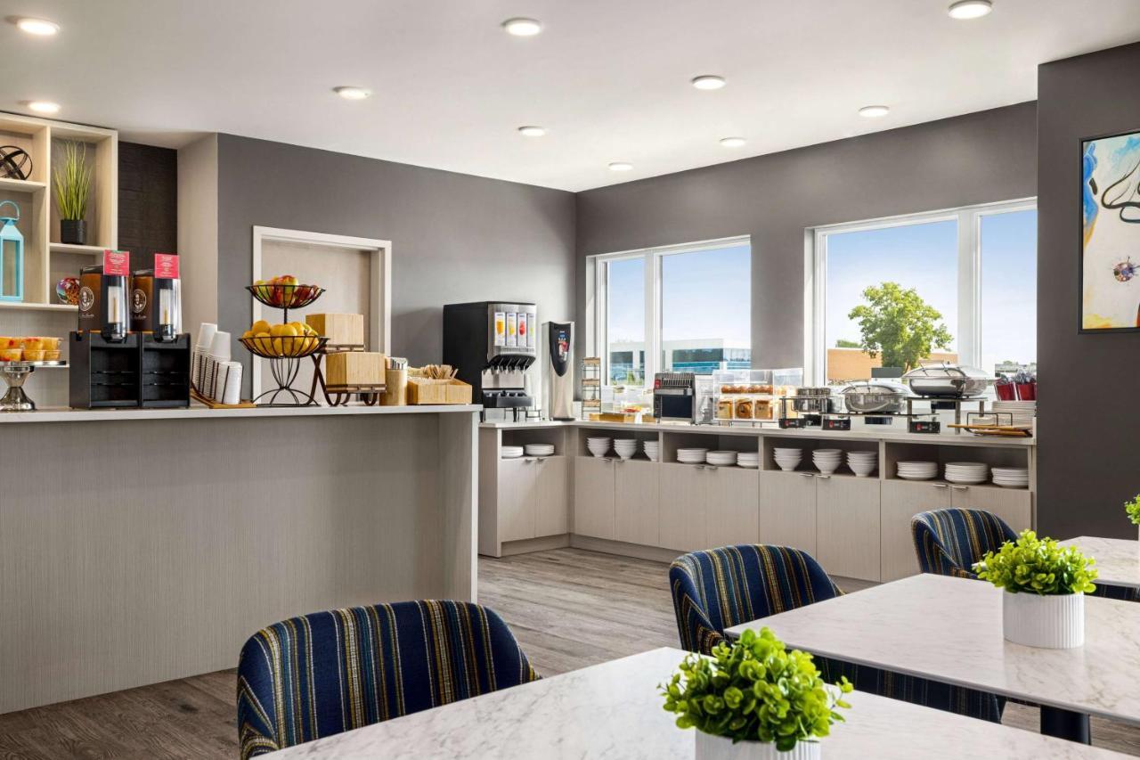 Microtel Inn & Suites Dorval Qc מראה חיצוני תמונה
