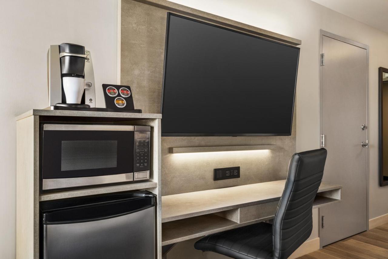 Microtel Inn & Suites Dorval Qc מראה חיצוני תמונה