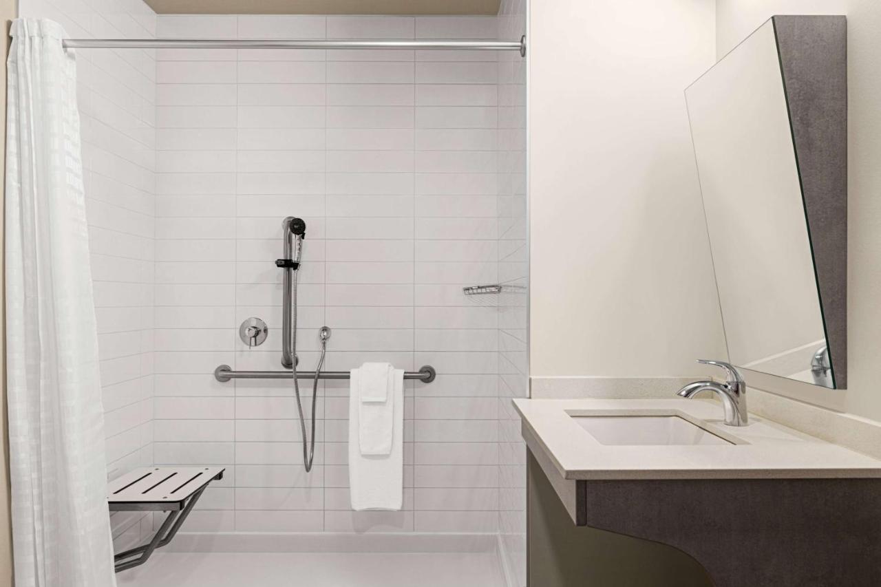 Microtel Inn & Suites Dorval Qc מראה חיצוני תמונה