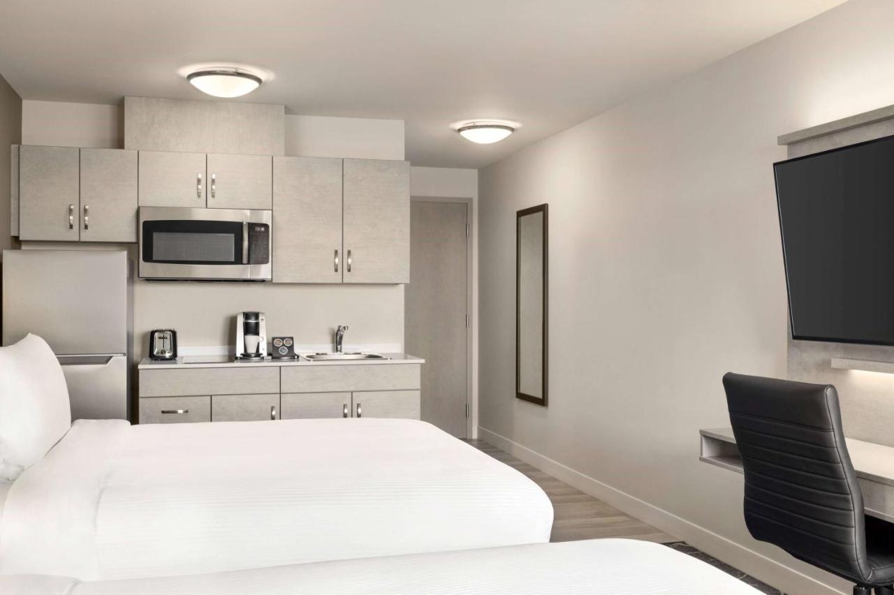 Microtel Inn & Suites Dorval Qc מראה חיצוני תמונה
