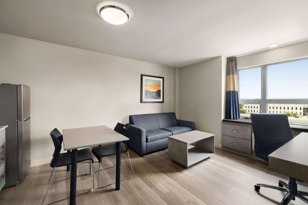 Microtel Inn & Suites Dorval Qc מראה חיצוני תמונה