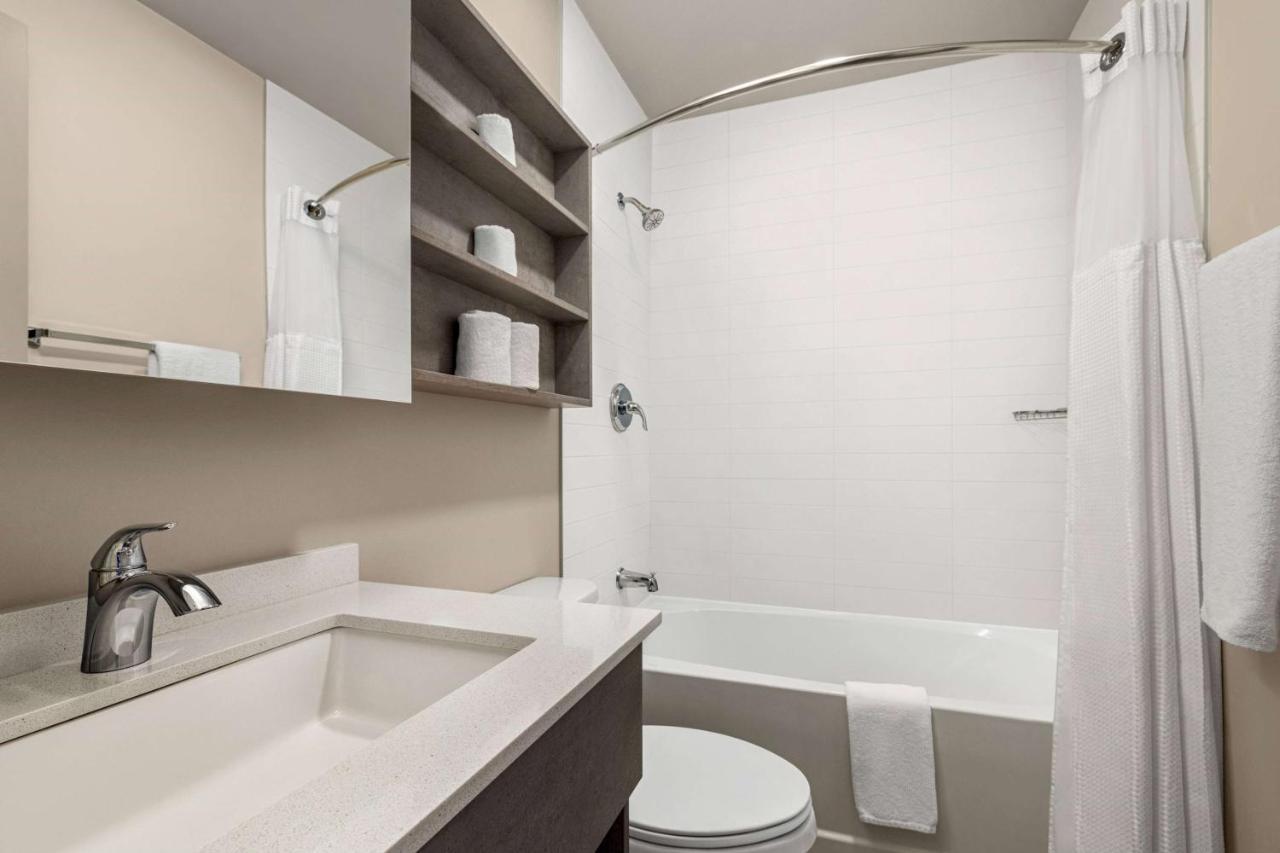 Microtel Inn & Suites Dorval Qc מראה חיצוני תמונה