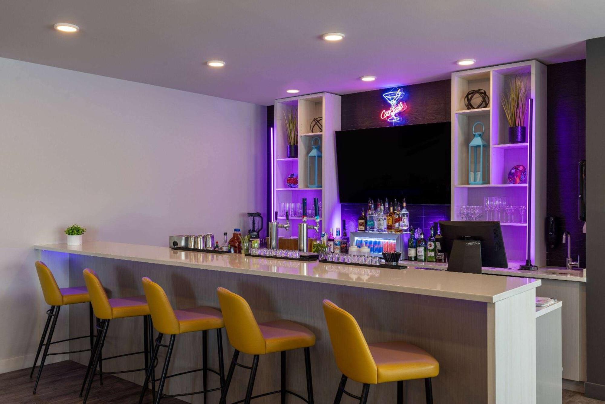 Microtel Inn & Suites Dorval Qc מראה חיצוני תמונה