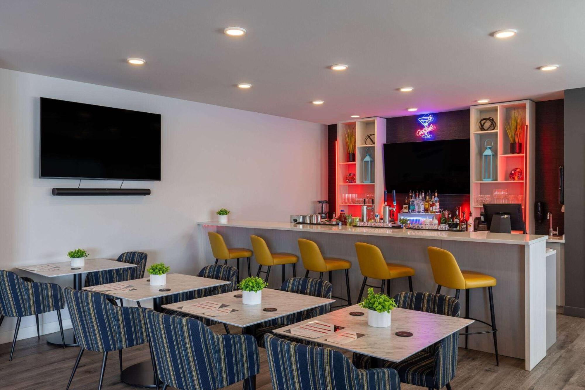 Microtel Inn & Suites Dorval Qc מראה חיצוני תמונה